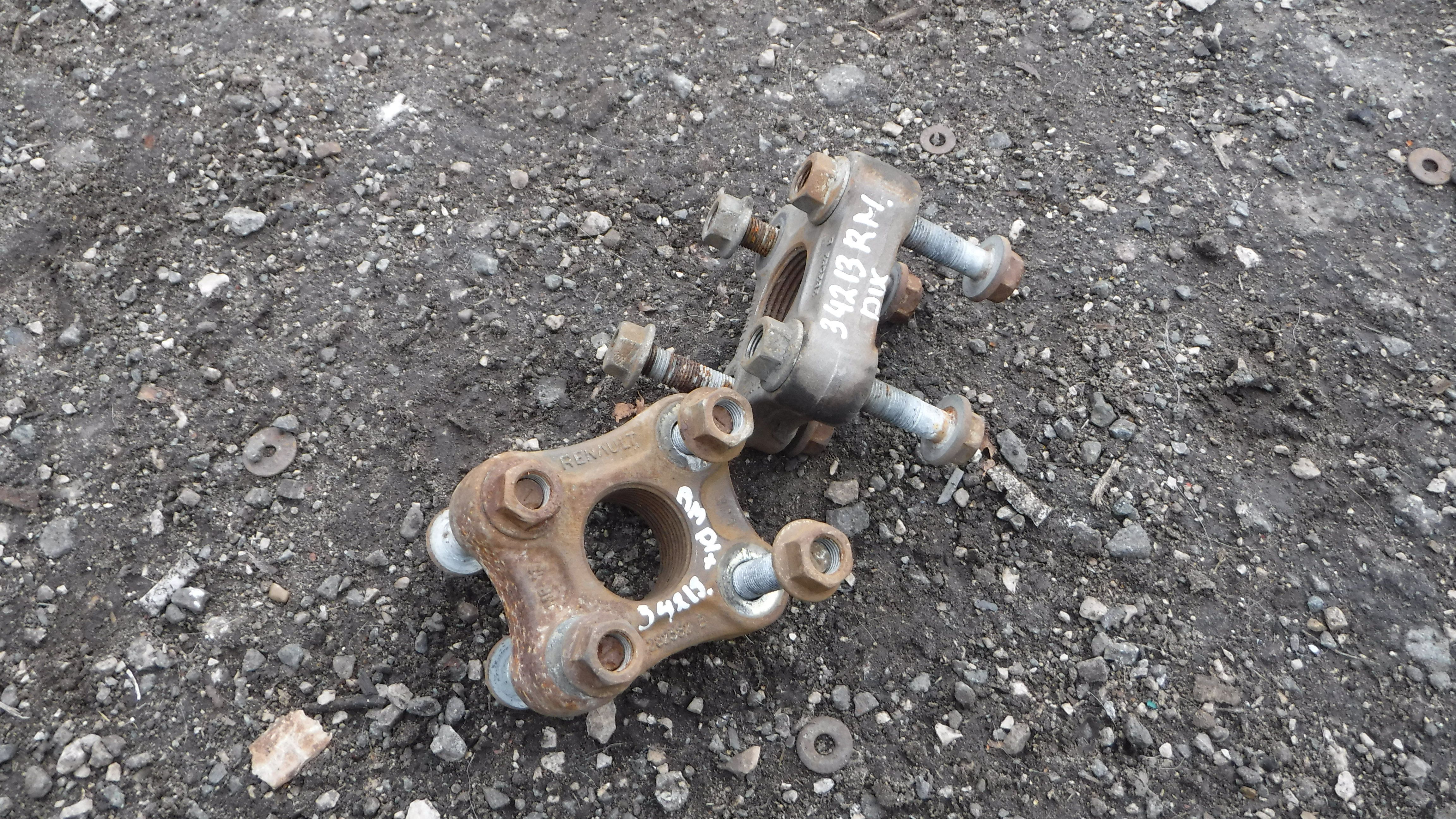 Кронштейн буксировочного крюка к раме  282382 Renault Magnum DXI12 2005